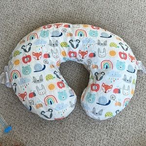 Boppy pillow & extra cover